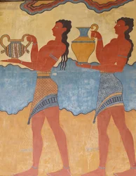 Minoisk arkeologisk plats i Knossos. Minoisk konst. Figurer ur ”processionsfresken” från palatset i Knossos. Södra ingången. Kopia av en reliefväggmålning av vilken några fragment har påträffats.